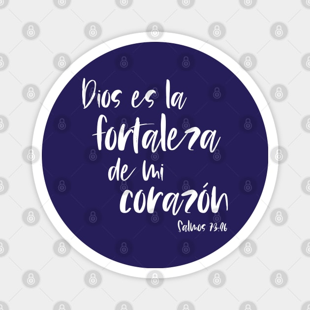 Biblico Cristiano: Dios es la fortaleza de mi corazón (texto blanco, español) Magnet by Ofeefee